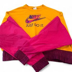 Nike Unisex Sweatshirt- 90s style